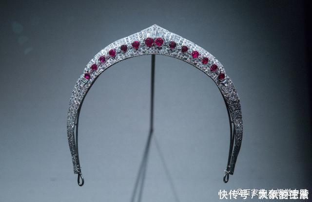 康乃馨|每个女人心中都有一个冠冕,遇上这些美丽奢华的皇冠,谁还走得动