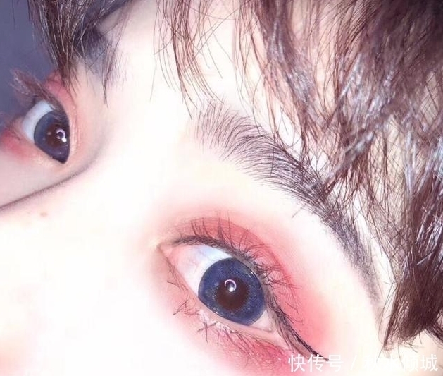 女生眼睛有这“3标志”,天生自带“眼妆”,00后的学生党赶快学起来吧