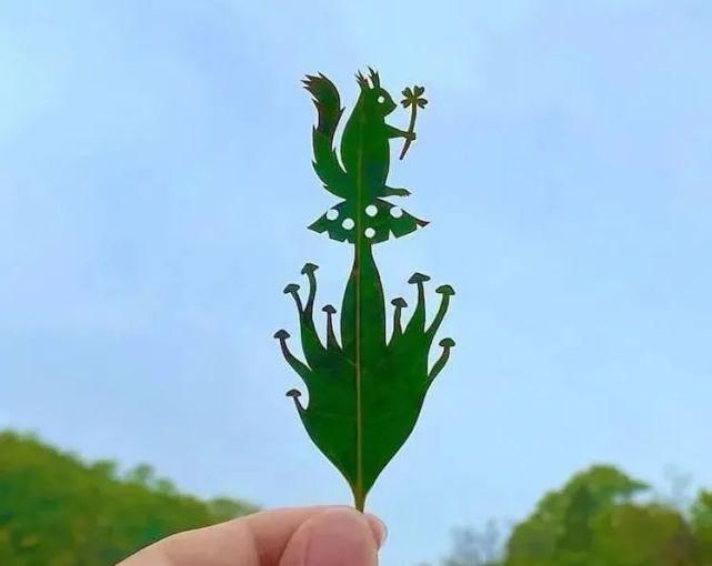 ?艺术家真会赚钱，把捡来的树叶简单雕刻后，价值翻了几百倍