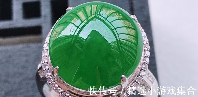 翡翠戒指 出于安全考虑,我们在购买翡翠戒指的时候,不能太过追求独特!