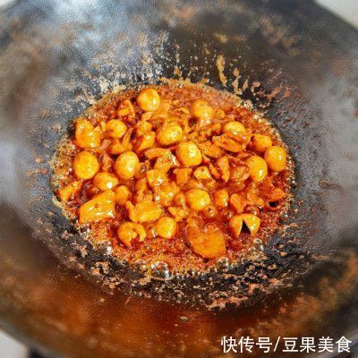 这道鹌鹑蛋烧鸡腿肉比大厨做的还好吃