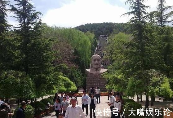 九州帝国大学!铁骨铮铮的郭沫若一生辉煌,为何死后连个墓地都没有?原因很简单