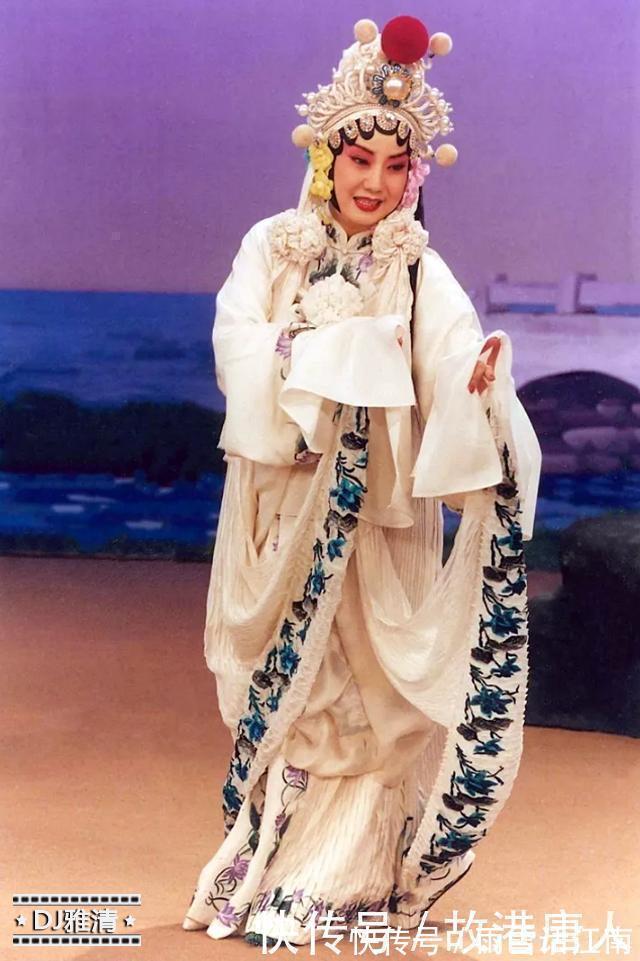 谢瑶环&李维康各时期老照片,从小美到老,图7有高玉倩,最后一张全家福