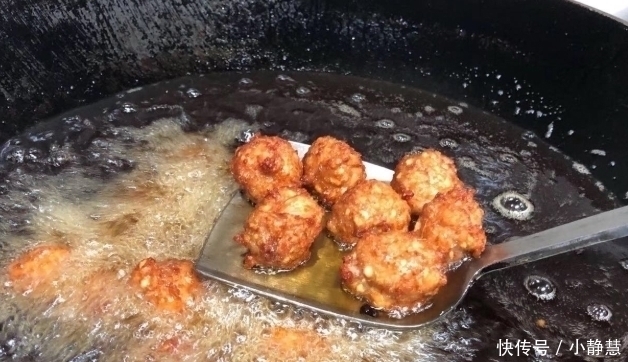 桃酥|炸丸子时,万万不要再加淀粉了换成它,丸子外酥里嫩,还不油腻