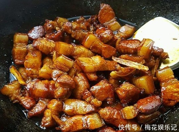 美食|做红烧肉时,别急着焯水,之前多加这1步,红烧肉肥而不腻还入味