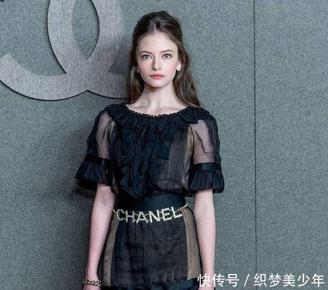 麦肯吉·弗依|小仙女麦肯吉·弗依从小美到大,明眸皓齿,穿香奈儿礼服很贵气!