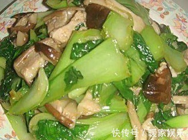 香菇是直接炒还是先焯水，很多人都做错了，难怪不好吃！