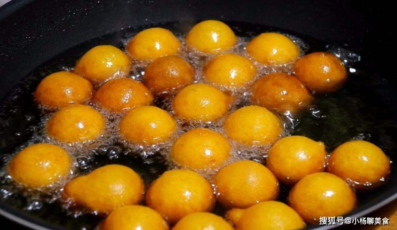 红薯丸子一炸总发硬？做好“这一步”很关键，否则丸子不香软