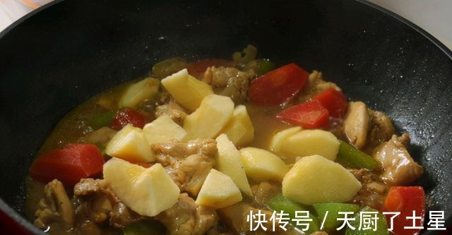 苹果|鸡腿营养丰富,搭配苹果一起炒,酸甜可口!