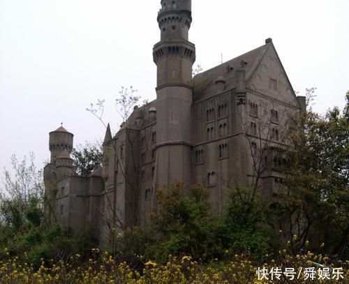 武汉最可怜的景点，烂尾14年成荒地，却因一张照片爆红