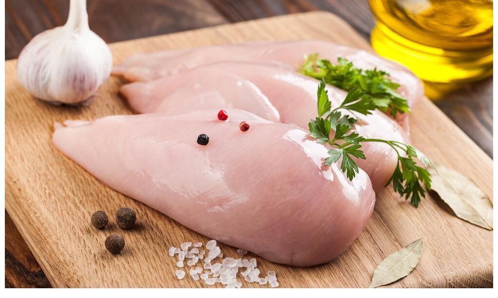 鱼肉|为何摔了一跤就会骨折?人到50岁,这3种肉要舍得吃,别太节省了