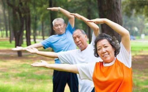 副作用|尿酸升高、痛风发作，哪种降酸药见效快、副作用小？医生回答了