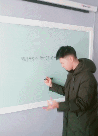 |搞笑gif：以为是个算术王者，原来连最简单的都不会