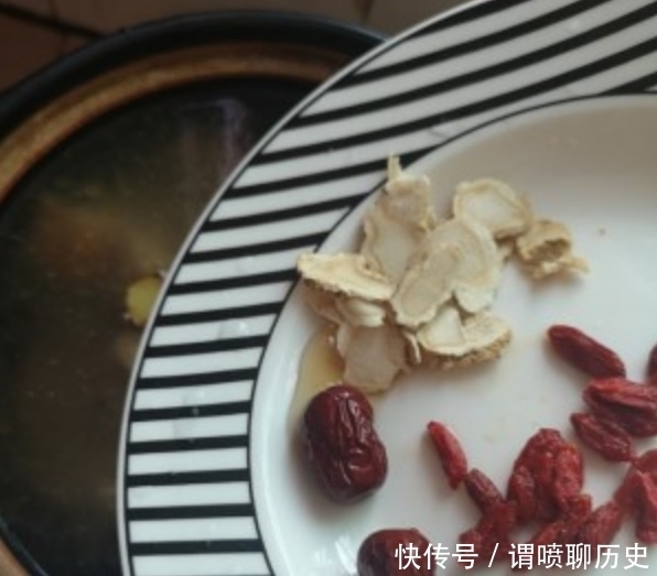 好喝|外婆80多岁,说炖鸡汤不能直接炖!多做一件事,肉嫩汤鲜,好喝