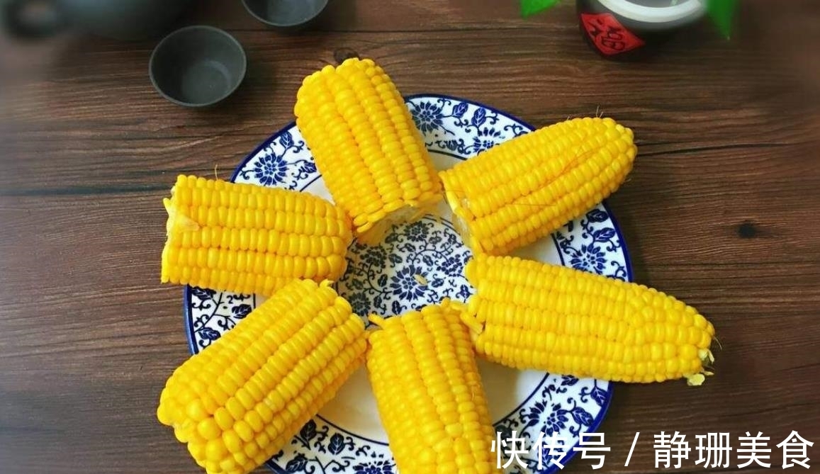 做法|玉米生着冻还是煮熟冻？这才是正确做法，放上一年都不干瘪很新鲜
