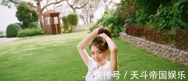 连衣裙|方媛穿短款连衣裙亮相,轻松秀出漫画腰,郭富城娶她太幸福了!