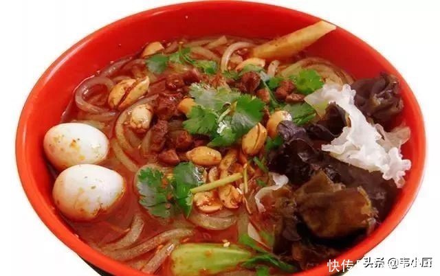  别再出去吃麻辣烫了，教你在家做，几步就上桌，又香又辣，超下饭