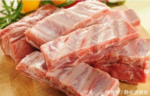 排骨别再用开水焯了，往水中加点它，血水和脏东西自动跑出来！