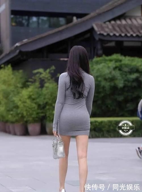 高跟鞋 贴身提臀的连衣裙,搭配风格时尚一些,提升气质
