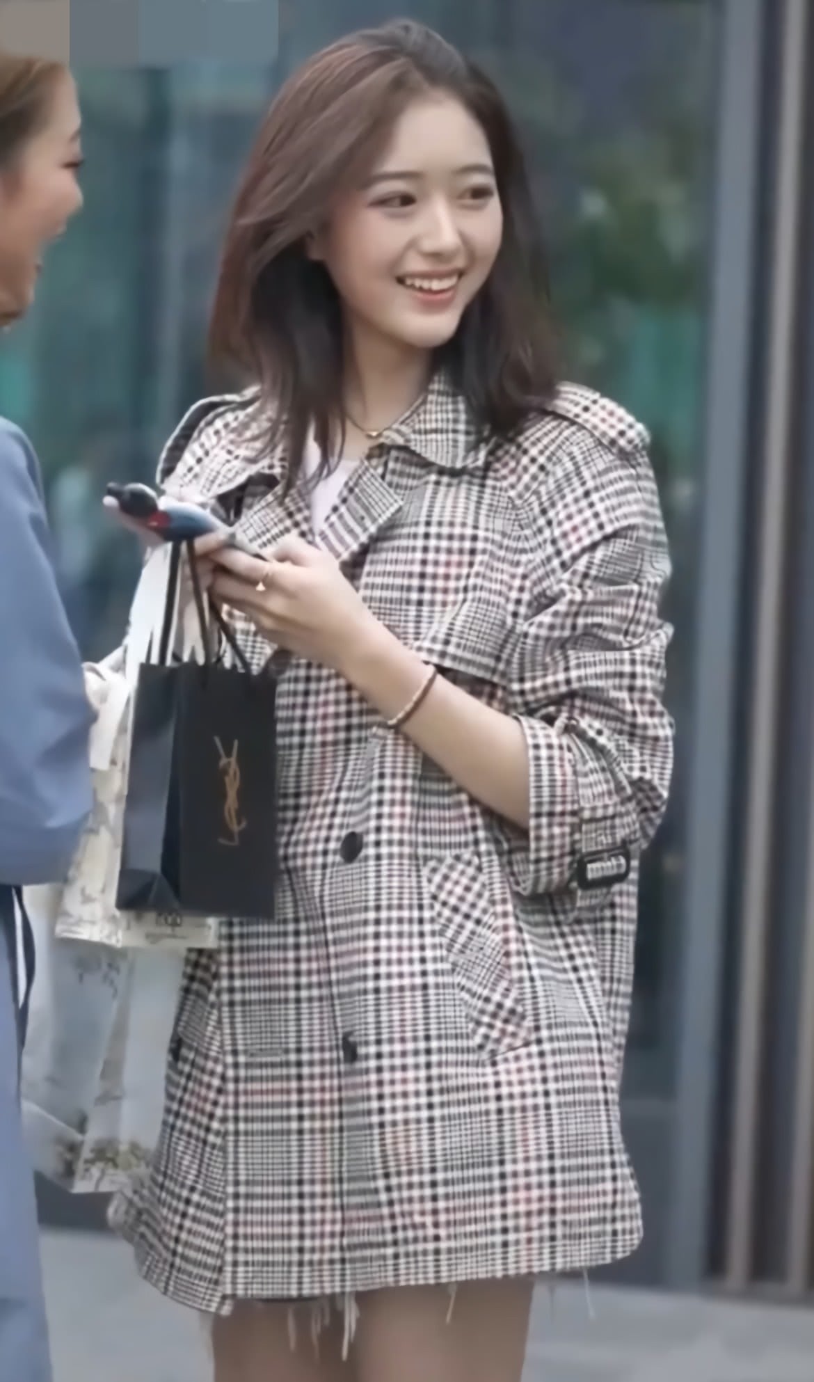 裤子 西装被再配牛仔裤了，学小姐姐穿多了几根毛的裤子，时髦还显高！