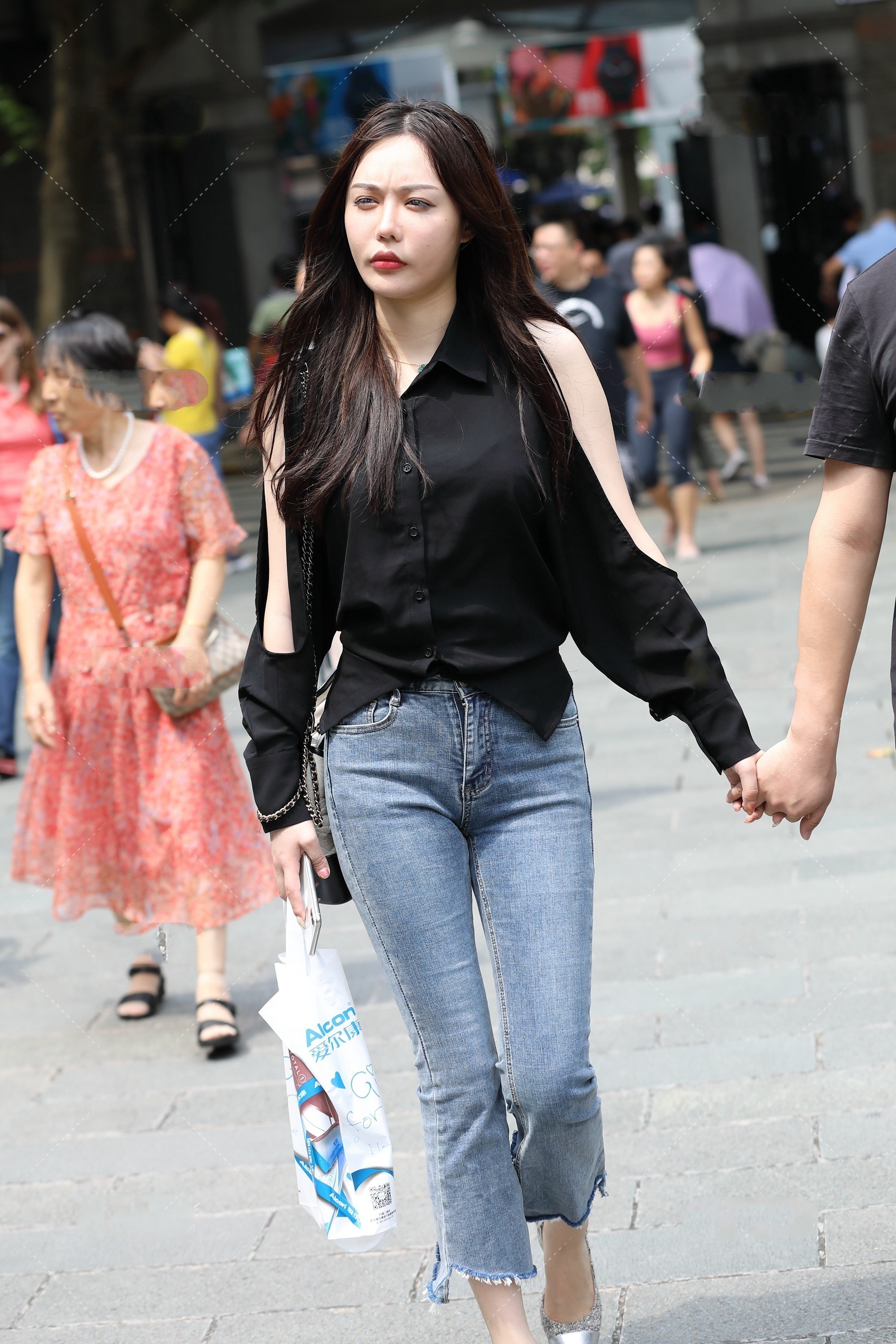 休闲|衬衫版型的上衣, 做成设计款式, 搭配牛仔裤很休闲