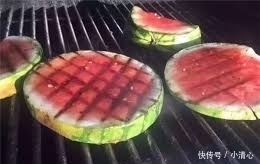 辣条|万物皆可“烧烤”,忍了西瓜忍了辣条,最后一个要用“意念”吃