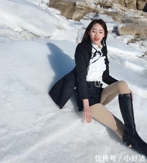 小姐姐|另类美女，躺雪地上的摆造型，对冬天的冷说不！