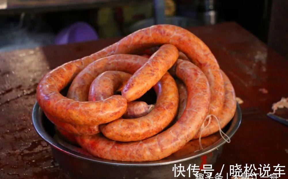 灌香肠时,牢记这3个技巧,灌出的香肠好吃又下饭,放半年也不坏