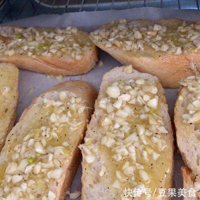 黄油|十分钟搞定一道蒜香黄油烤土司！就它最下饭