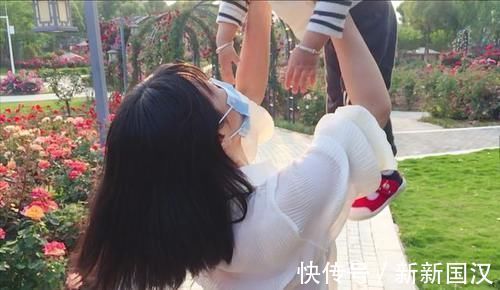 粑粑|两岁宝宝亲吻爸爸后,从“好臭”到“好香”,我看到了孩子的成长