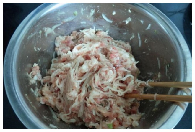 做包子时,切记不要只加酵母!多加“2白”,包子又白又香又筋道