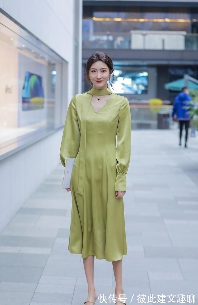 裙装|秋天如何穿好一条“连衣裙”？从款式到搭配，教你穿出优雅高级范