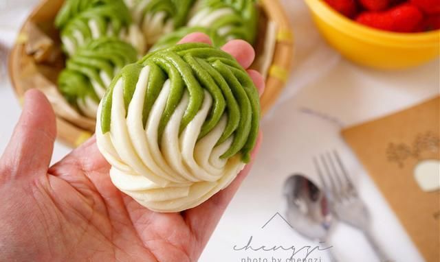 晒我做的早餐，让人眼前一亮！暄软好吃，网友：花卷也能如此惊艳