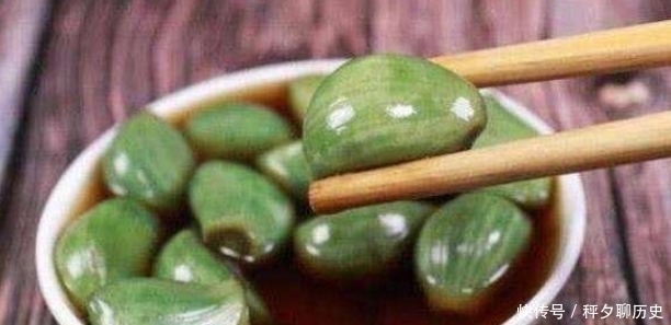 大蒜|泡腊八蒜，直接加醋是大错多做一步，一晚就变绿，酸辣又香脆