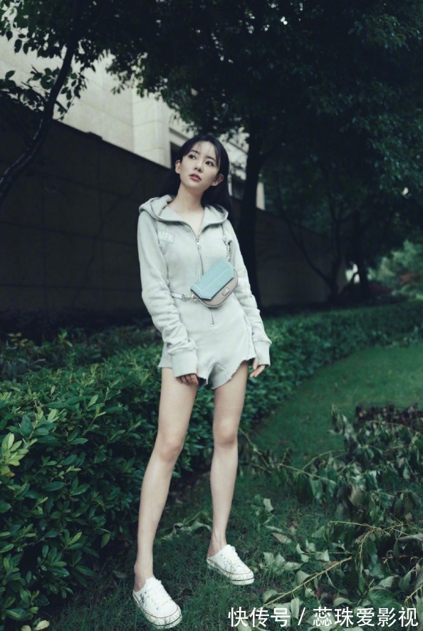 爱情公寓3|刘萌萌才是圈内腿精,大胆挑战三分裤,秀出“漫画腿”太绝了