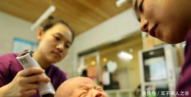 理发|抠门老爸用“漏勺剃头”火了,能省点就省点,网友:儿子眼神亮了