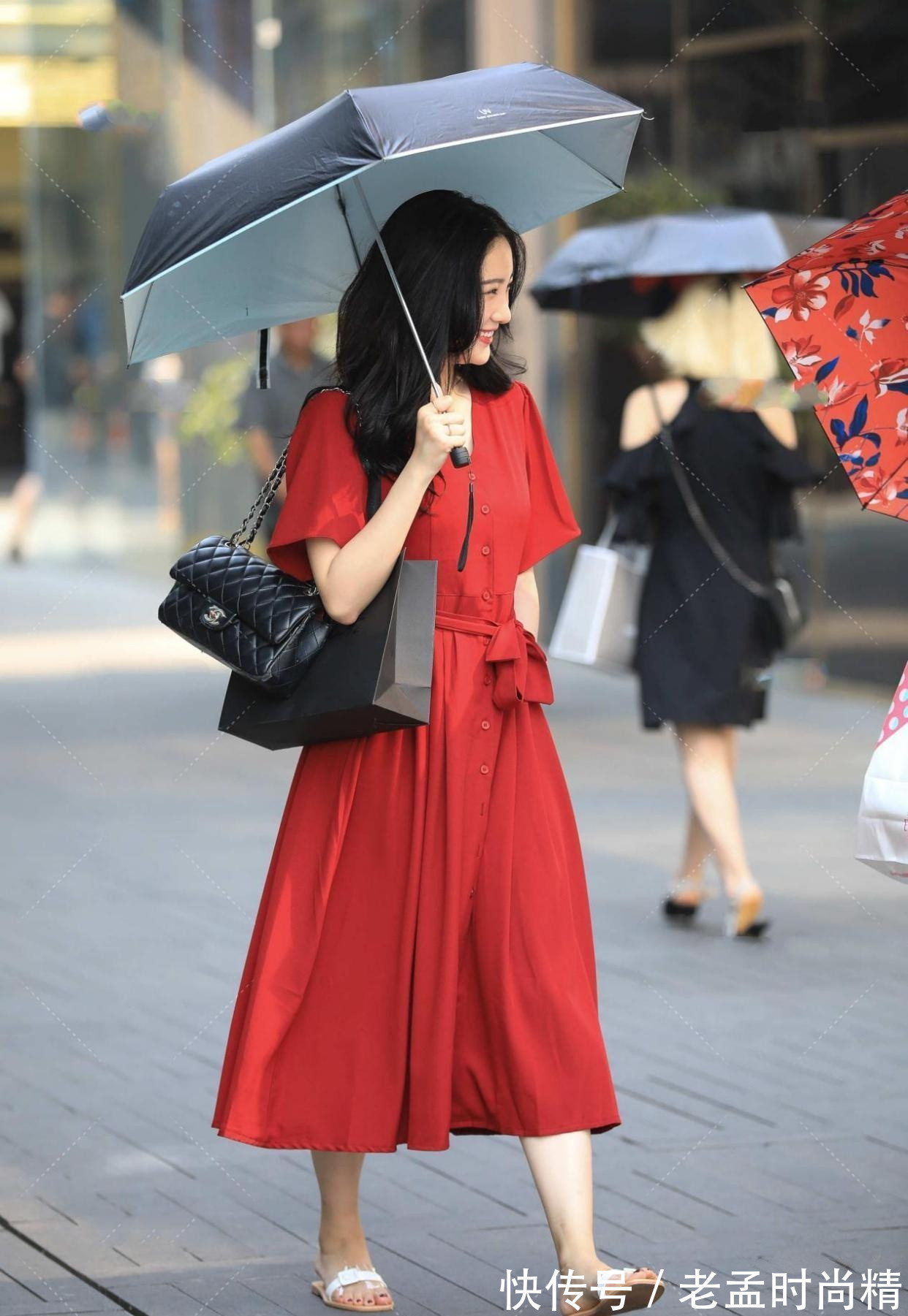 红色|红色连衣裙穿出浪漫柔美的感觉, 皮肤白皙的女孩穿上很好看