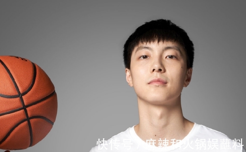 阿迪|胡明轩事件持续发酵!名嘴1天6条动态开喷,怒怼某记者:洗得累吗