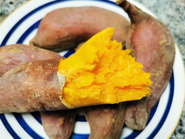 蒸红薯时,千万别直接上锅蒸,教你一招,个个流油,比烤红薯还香