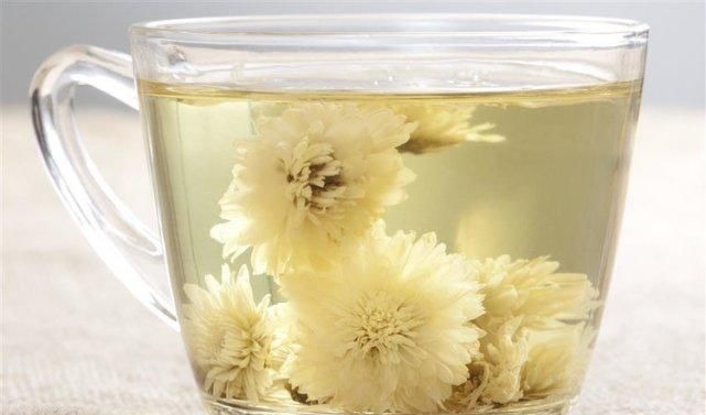 保护血管|给高血压的人提个醒:除了盐,2类水果也尽量少吃,以免血压不稳