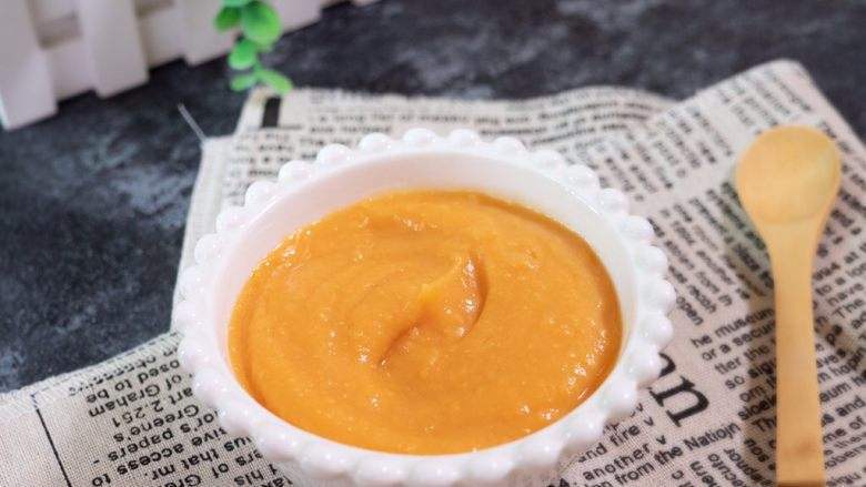 一日三餐|6-18个月宝宝辅食添加全攻略,分四个阶段,辅食添加更靠谱