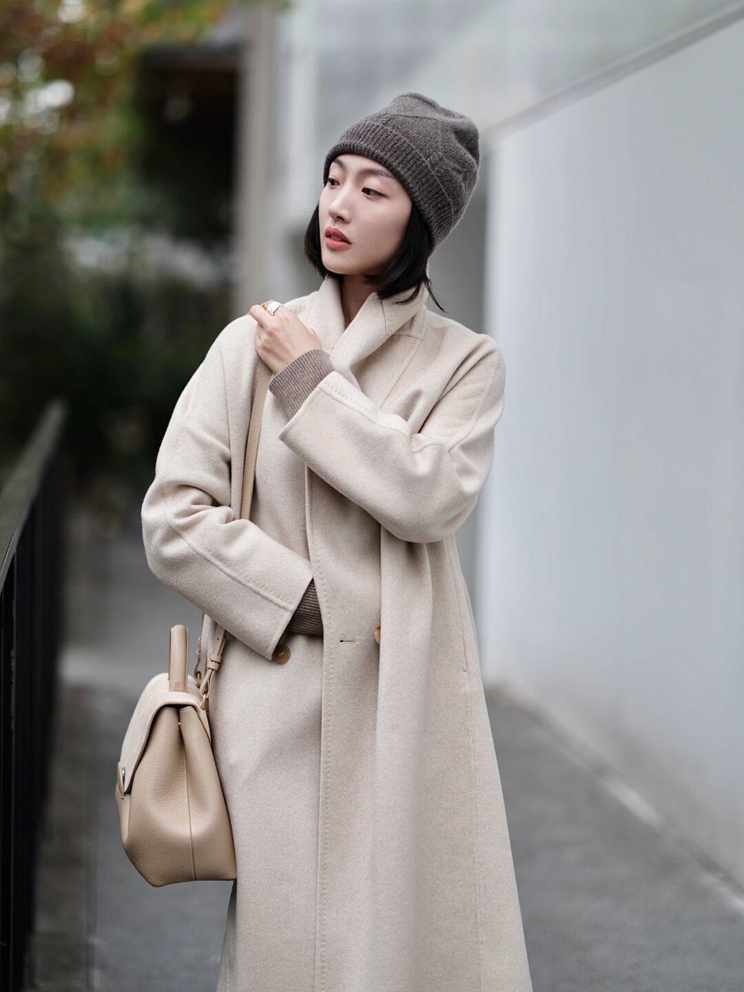 斗篷 天冷后火了一种外套,叫“大衣”,结合上打底衫,温暖优雅又洋气