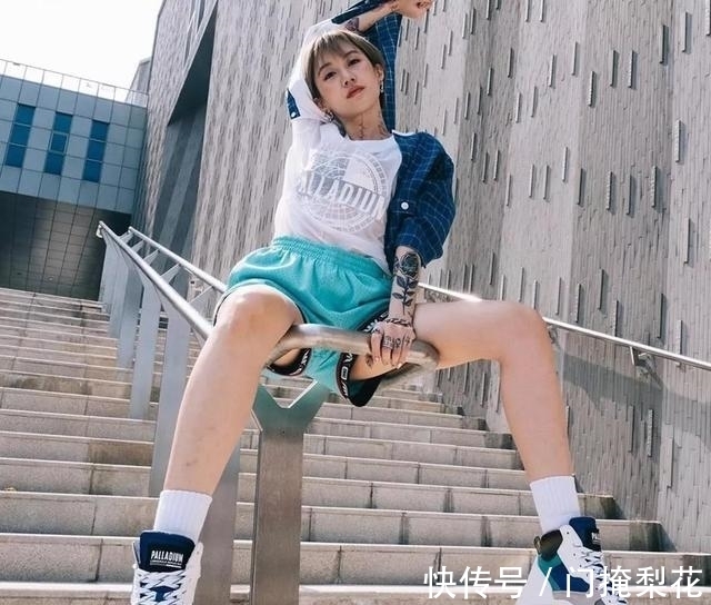 拼色 小白鞋、小黑鞋穿腻了?五彩斑斓的「拼色运动鞋」,该上名单了!