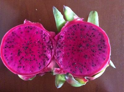 常吃红心火龙果好处多,但营养师提醒1类人一口都别多吃