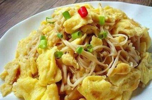 蒜蓉蒸扇贝、金针菇炒蛋、拔丝红薯、西红柿炖牛腩