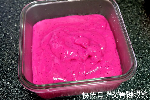 夏天的懒人甜品,自己做特简单,火龙果加奶粉,营养更健康