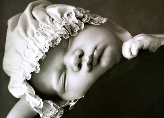 顺产|53岁孕妈顺产宝宝,十天后却又被推进产房,老公心情很忐忑