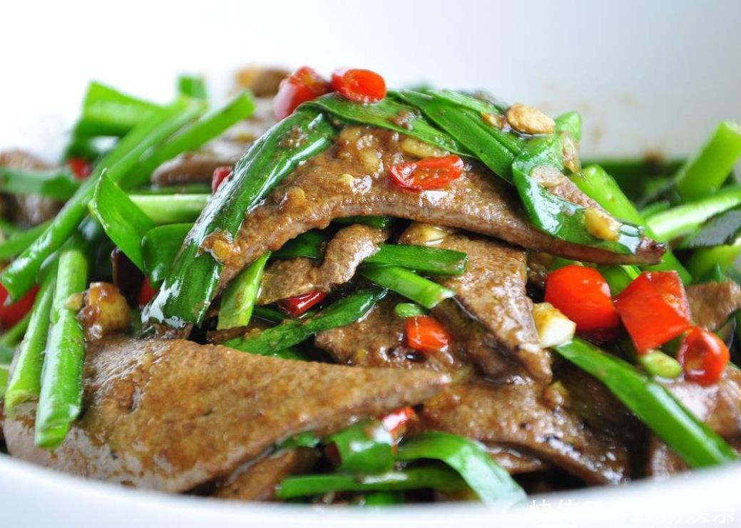 炒猪肝|炒猪肝滑嫩有技巧，学会这个腌制猪肝的方法，炒的和饭店一样好吃