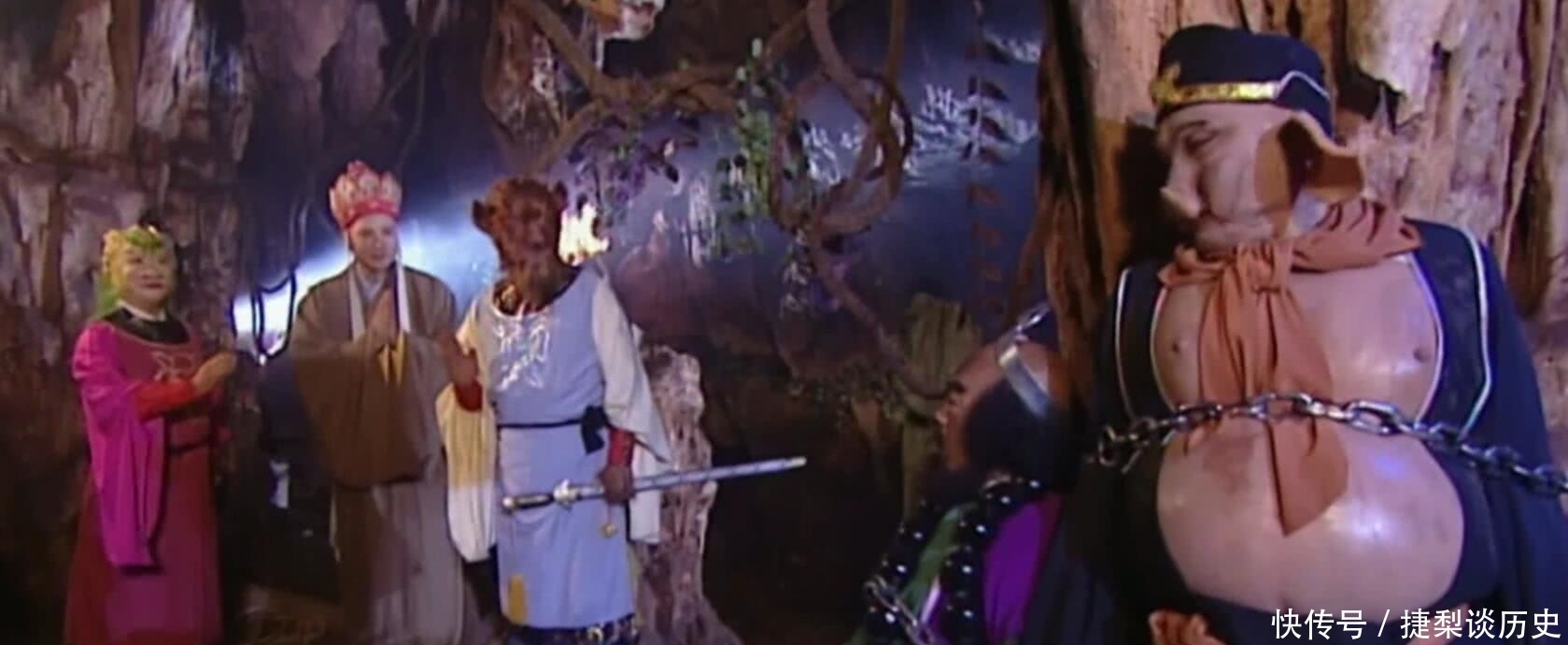 唐僧西天取经只靠化斋吗?孙悟空一听,拿出了金箍棒!