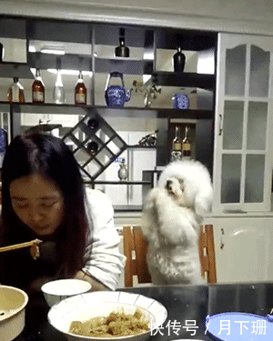 表情|笑死了,快看吃货宝宝吃饭时那笑死人的表情吧